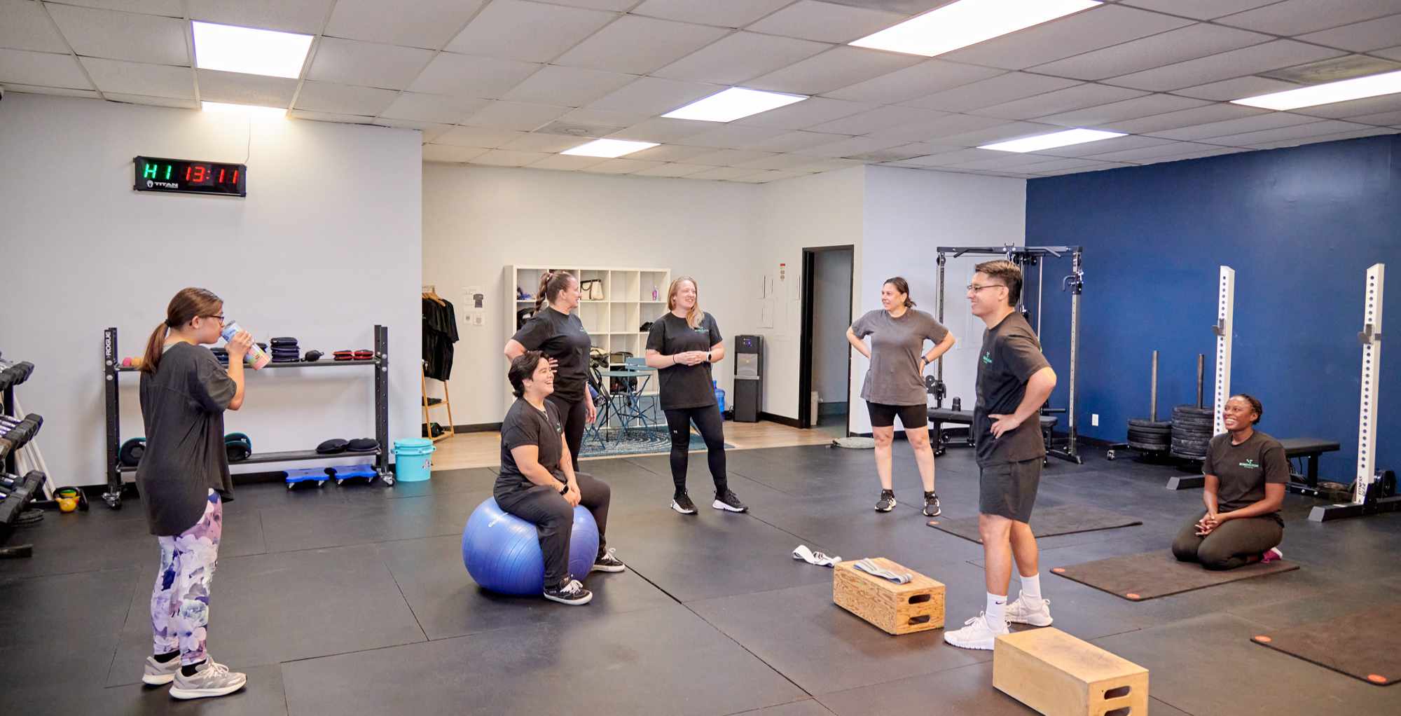 A small group class training together